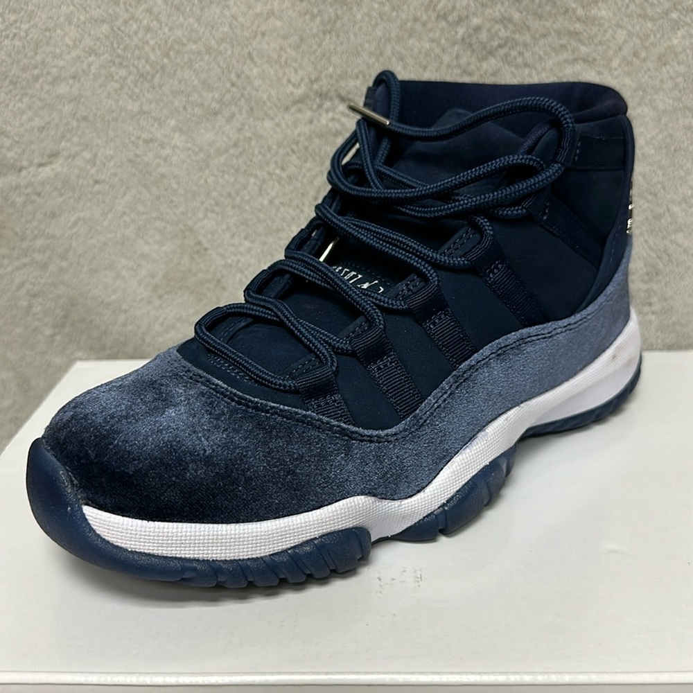 Jordan Air Jordan 11 Retro Womens Shoes Size 8